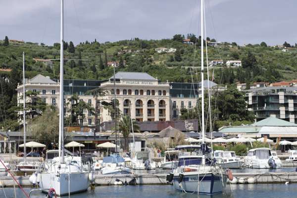 Das Kempinski Palace Hotel in Portoroz zählt heute zu feinsten Hotelanlagen in der Bucht von Portoroz-Piran. 