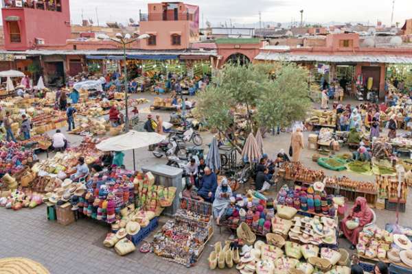 Der „Platz der Gaukler“ mitten in Marrakesch ist ein einzigartiger Platz, der täglich unglaublich viele Touristen anzieht.