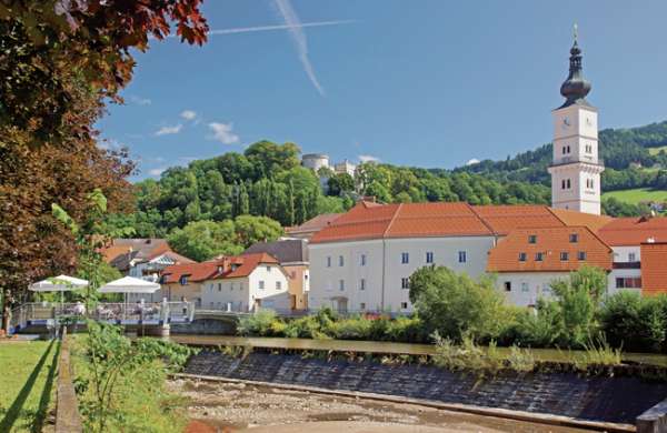 Ein bauliches Schmuckstück und wirtschaftliches Zentrum ist die Stadt Wolfsberg mit ihrem Schloss auf der Anhöhe. 
