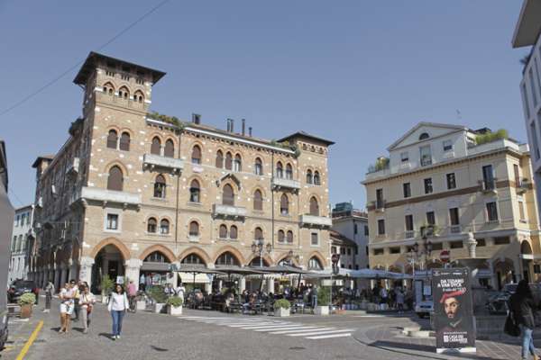 Im historischen Zentrum von Treviso präsentieren die alten Patrizierhäuser den Reichtum und die geschichtlich geprägte Macht. 