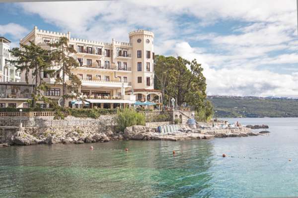 Das wunderschöne 4-Sterne Superior Adria-Relax-Resort Miramar mit der Villa Neptun – Poleposition am Meer!