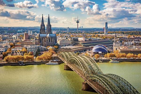 Der Kölner Dom ist das Wahrzeichen der Stadt und prägt das Stadtbild von Köln wie kein zweites Bauwerk.